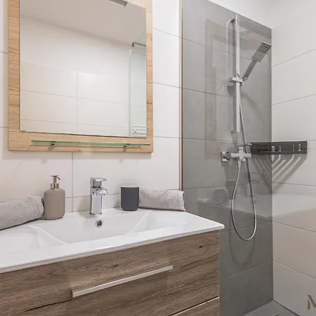 Melomi 1 Apartman *