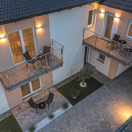 Apartman Melomi 1 *