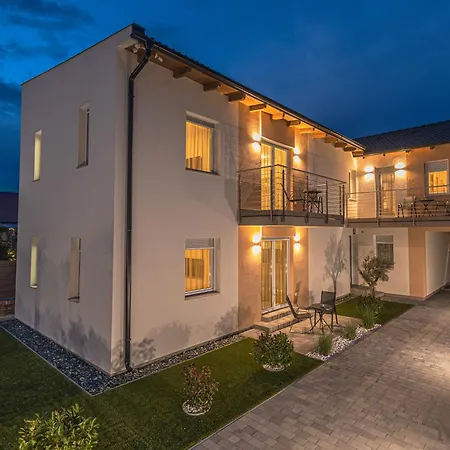 Apartment Melomi 1 Sarvar