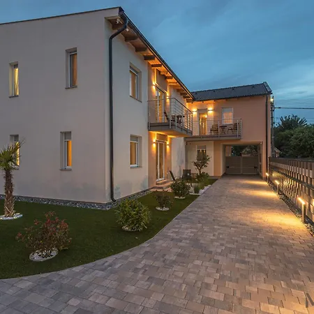 Apartman Melomi 1 *